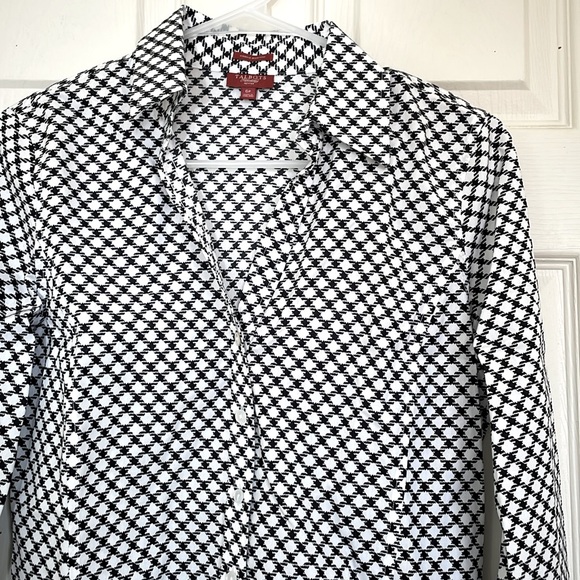 Talbots Wrinkle Free Diamond Pattern Button Down Shirt Size 6p - Picture 3 of 9